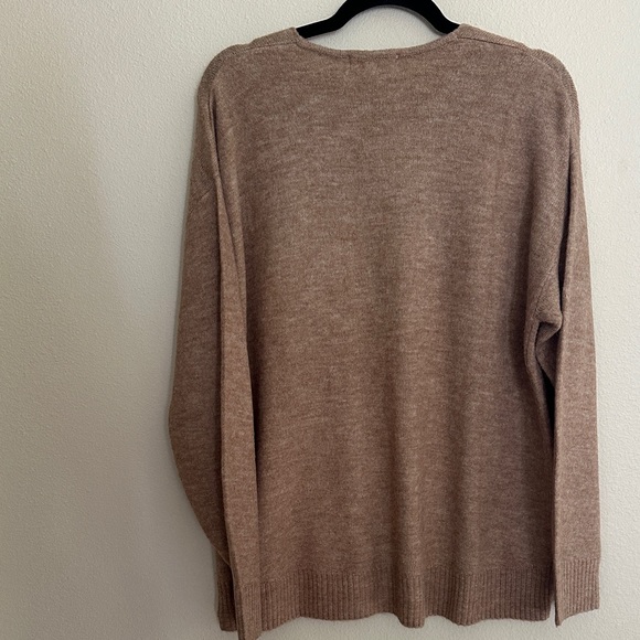 H&M V-Neck Sweater in Warm Tan Small EUC - Picture 9 of 9